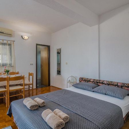 קרק Apartments Bahar Krk מראה חיצוני תמונה