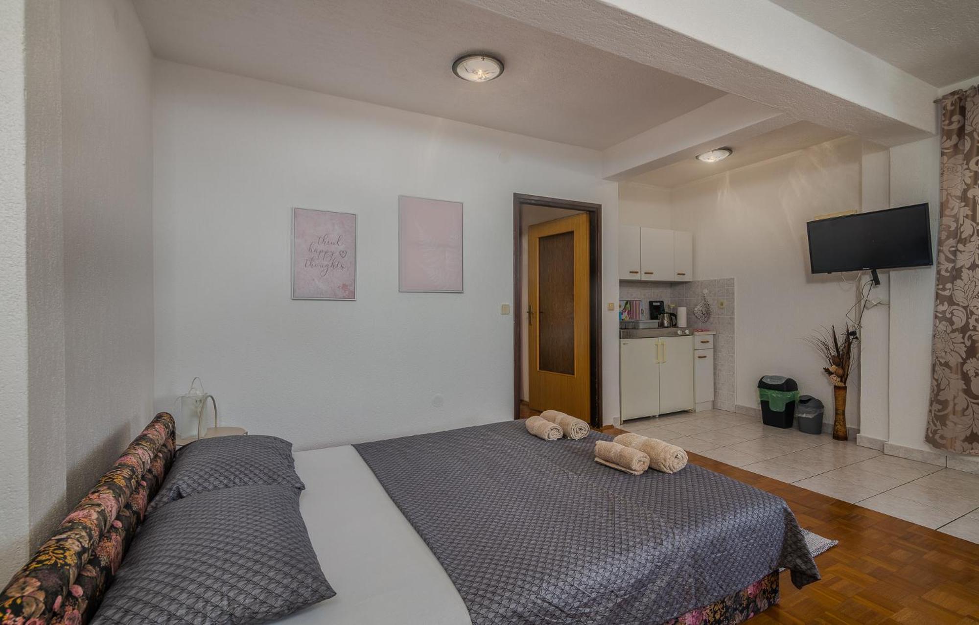 קרק Apartments Bahar Krk מראה חיצוני תמונה