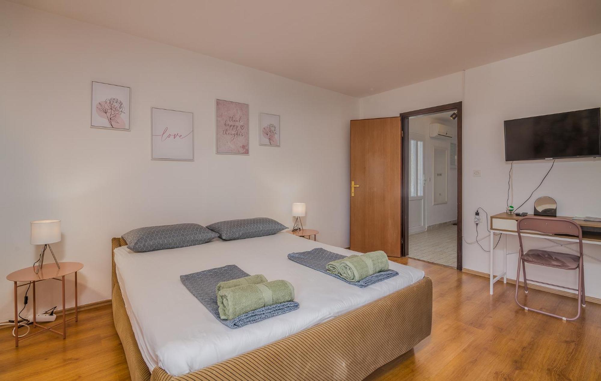 קרק Apartments Bahar Krk מראה חיצוני תמונה
